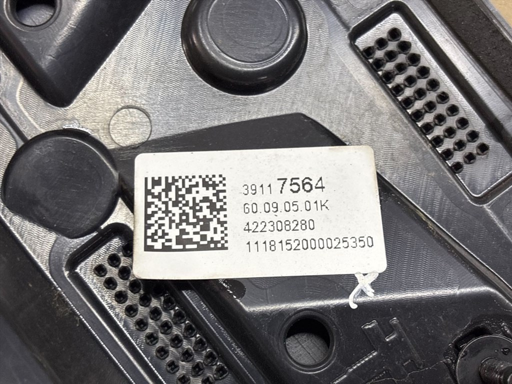 Opel Astra K Tourer Hátsó Szárny Légterelő Y40R 9505 ,  39117564 3. kép