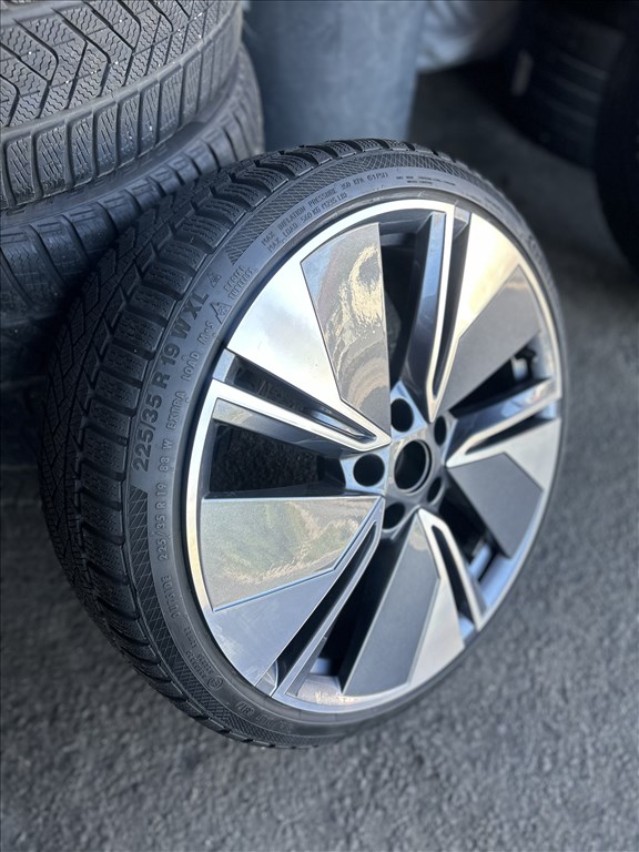  5x112 GYARI SKODA 19" újszerű 225/35 újszerű Continental téli VW,SEAT,AUDI A3 2. kép