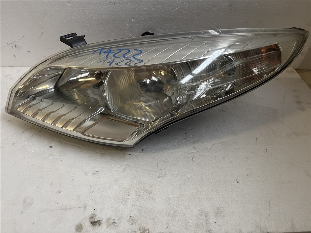 14222 Renault Megane III. 2008-2016 Bal első Lámpa Fényszóró   a képen látható sérüléssel 260600017R 2. kép
