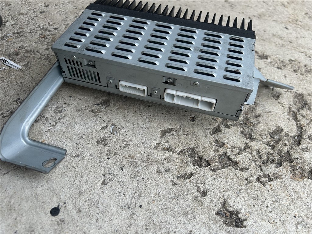 Lexus RX (XU30) 400h Végfok erősitő 2. kép