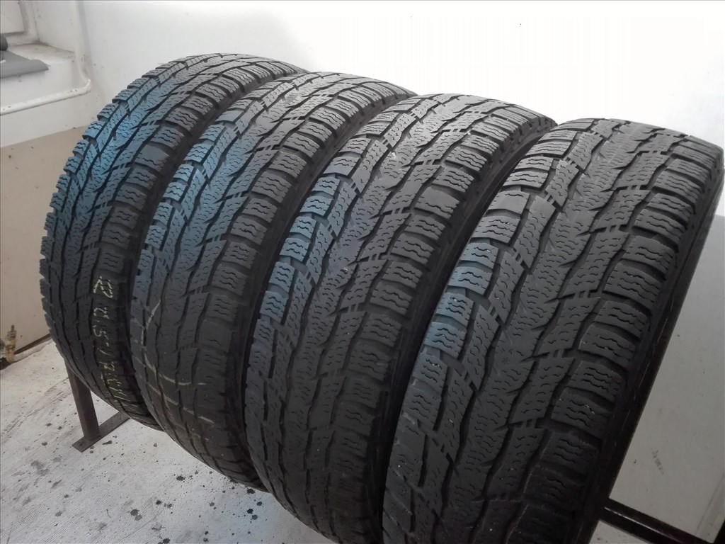 205/75R16C Nokian téli gumi 2db 205/75 r16c 1. kép