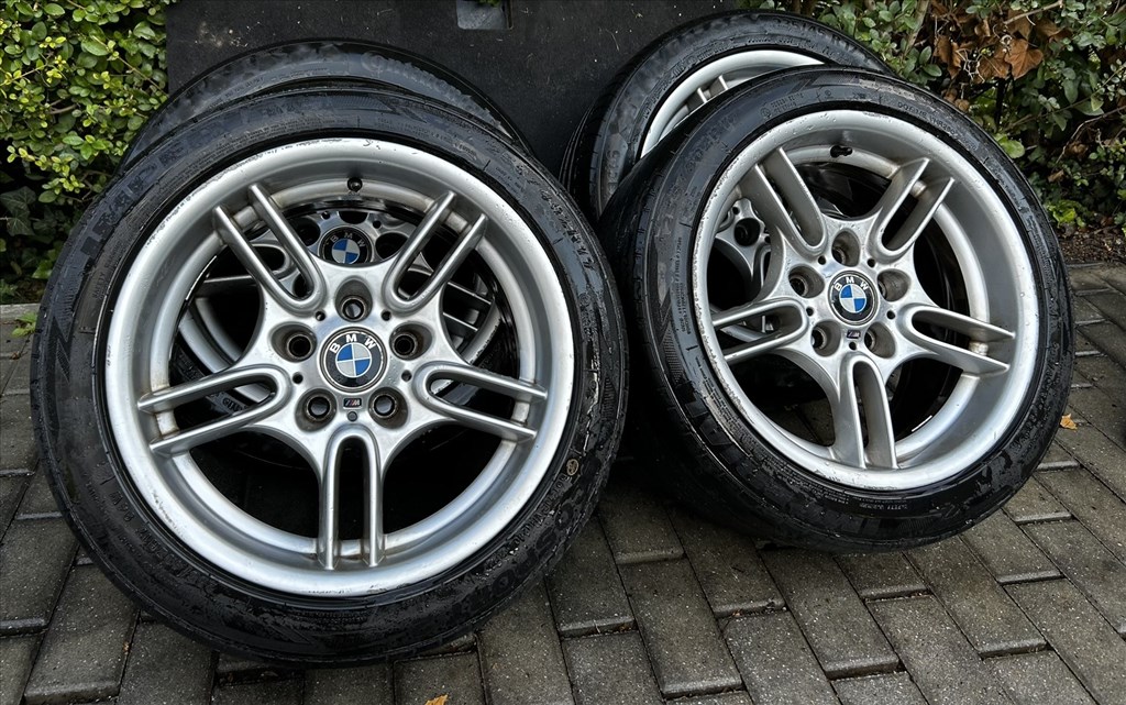  5x120 lyukosztású 17" használt (gyári felni) alufelni, rajta 235/45 használt nyári gumi gumi  2. kép