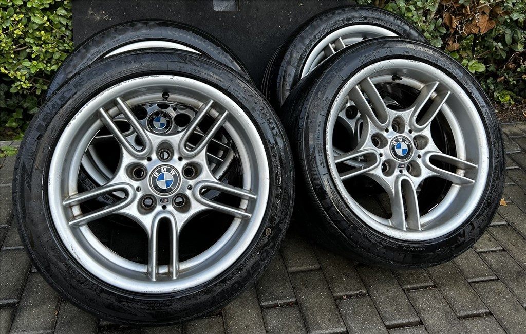  5x120 lyukosztású 17" használt (gyári felni) alufelni, rajta 235/45 használt nyári gumi gumi  3. kép