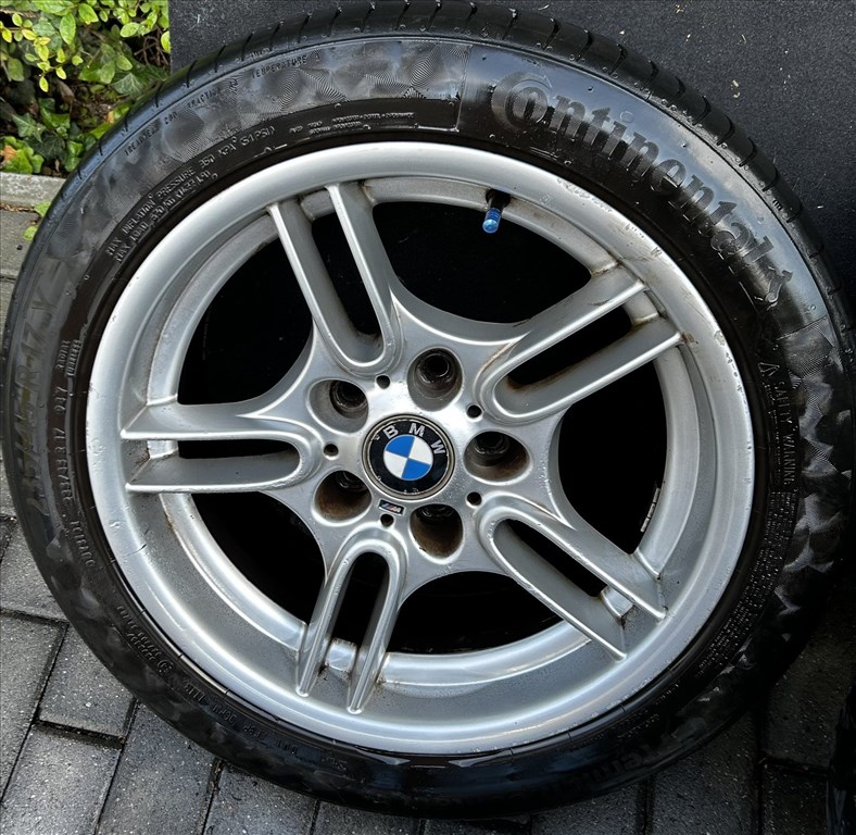  5x120 lyukosztású 17" használt (gyári felni) alufelni, rajta 235/45 használt nyári gumi gumi  6. kép