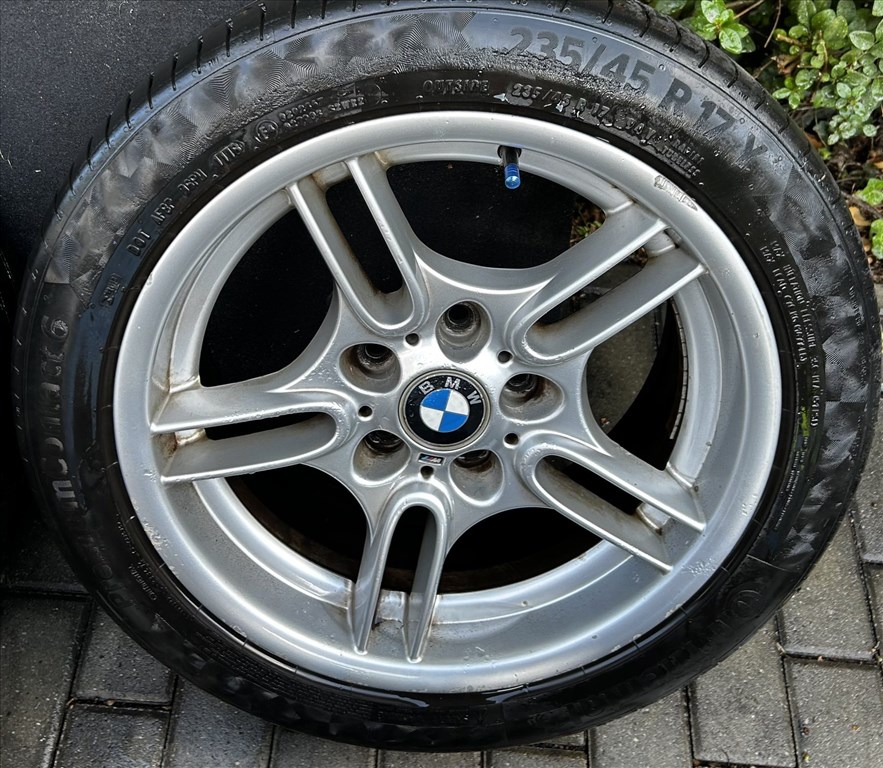  5x120 lyukosztású 17" használt (gyári felni) alufelni, rajta 235/45 használt nyári gumi gumi  7. kép