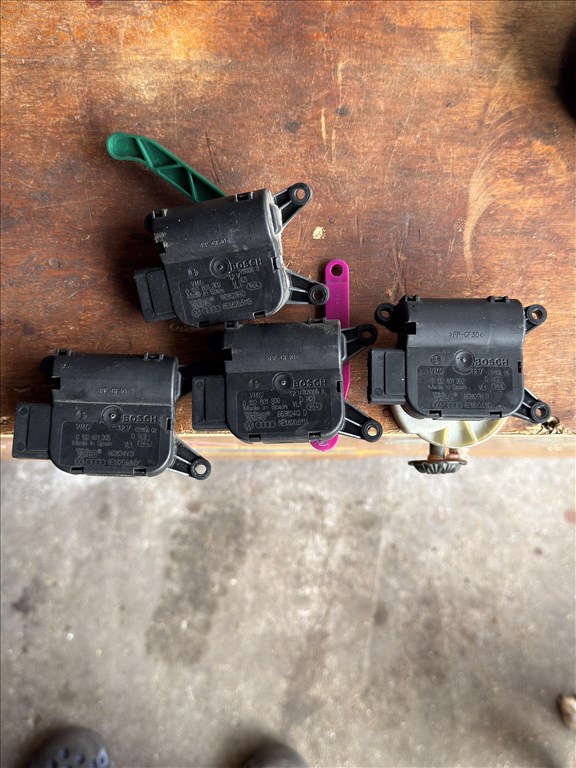 Audi A4 (B6/B7) 2.0 TDI fűtés állító motor  1. kép