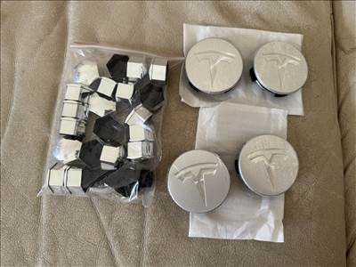 Tesla Model 3 felnikupak Tesla Model Y felnikupak Model 3 felniközép ezüst színű