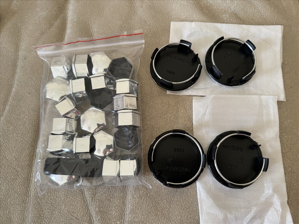 Tesla Model 3 felnikupak Tesla Model Y felnikupak Model 3 felniközép ezüst színű 6. kép