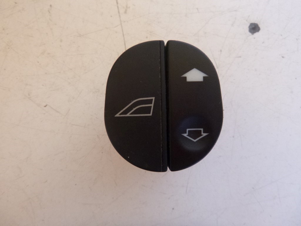 Ford Fusion jobb elsõ ablakemelõ kapcsoló 96FG14529AC 1. kép