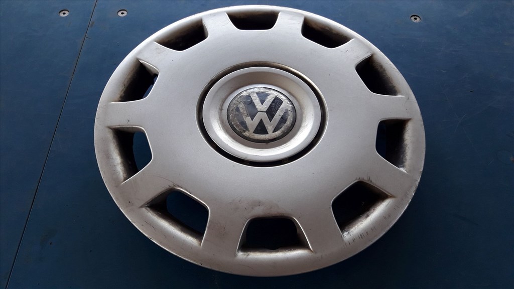 Volkswagen Passat B5 01-05 Dísztárcsa 3B0 601 147 E 1. kép