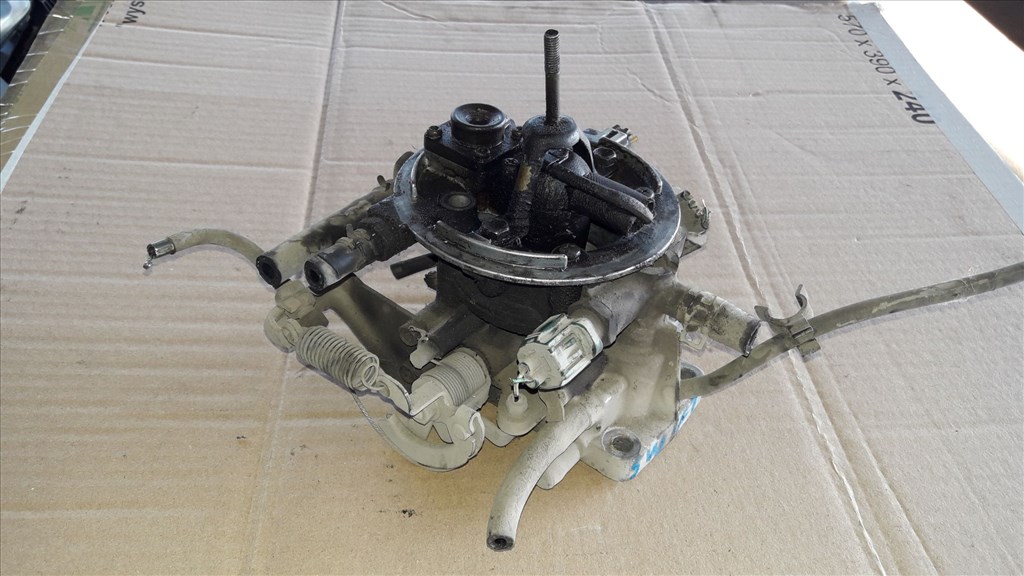 Suzuki Swift II 96-03 Központi Injektor Fej 13400-60E50 2. kép