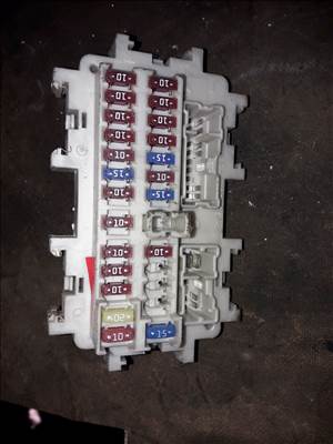 Nissan Navara D40 Biztosítéktábla / Relé Tábla 2032 EA00A