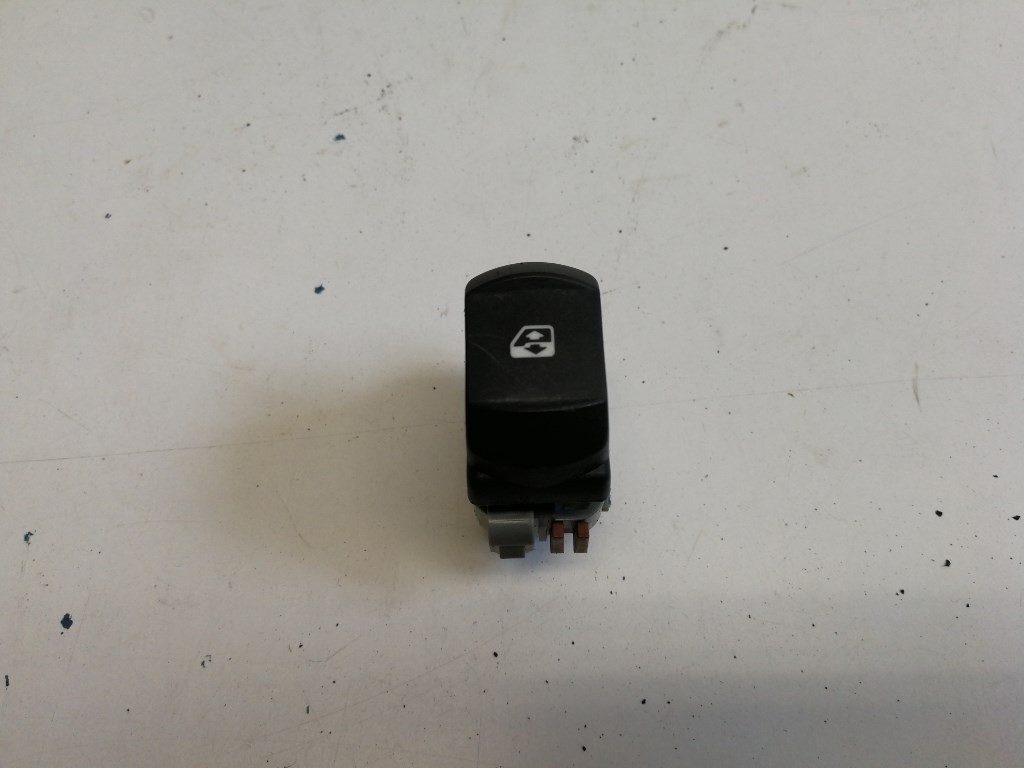 Renault Clio jobb elsõ ablakemelõ kapcsoló 1. kép