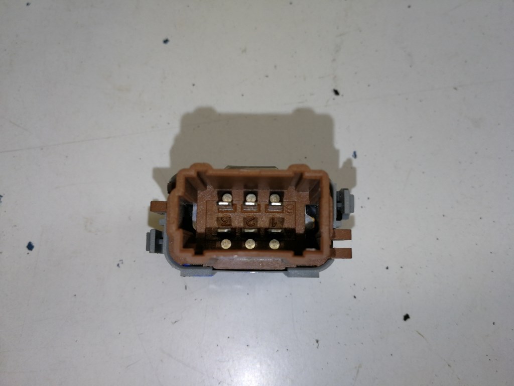 Renault Clio jobb elsõ ablakemelõ kapcsoló 2. kép