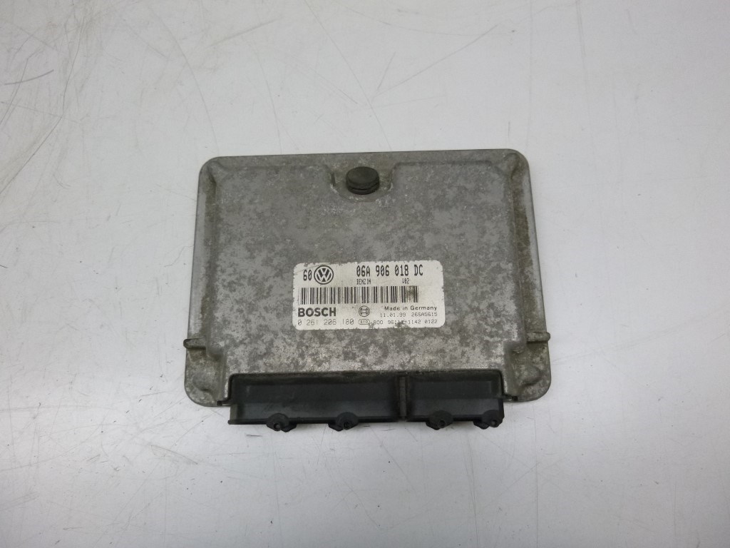 Volkswagen Bora  motorvezérlõ 06A906018DC 0261206180 1. kép