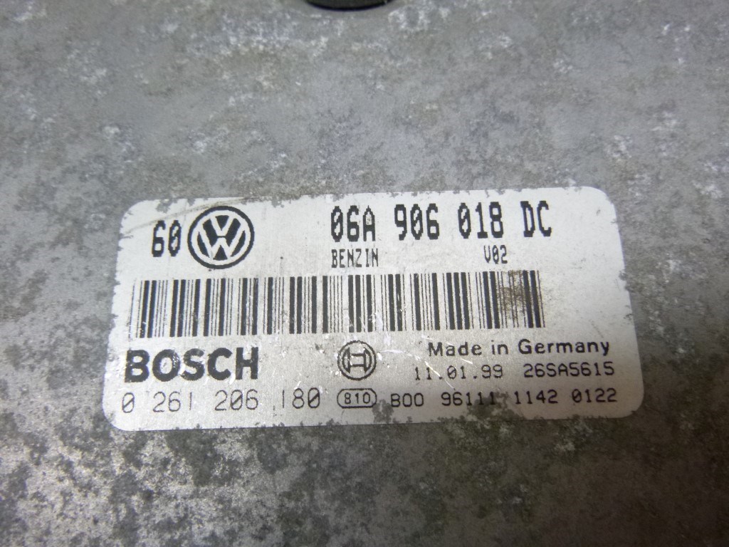 Volkswagen Bora  motorvezérlõ 06A906018DC 0261206180 2. kép