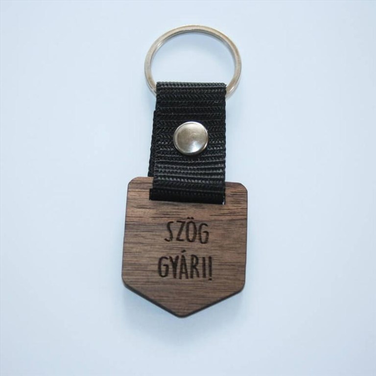 Egyedi kulcstartó "Szög Gyári!" felirattal 1. kép