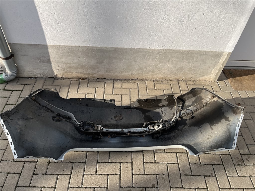 Fiat Bravo 1.4 16V 2007-14 hátsó lökháritó szenzorokkal lámpákkal 3. kép