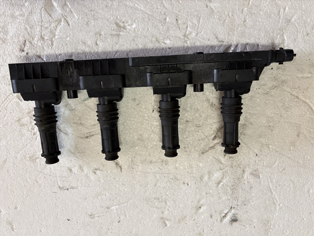 Opel Corsa D 1.2 TWINPORT Gyújtótrafó Z12xEP 0221503472 1. kép