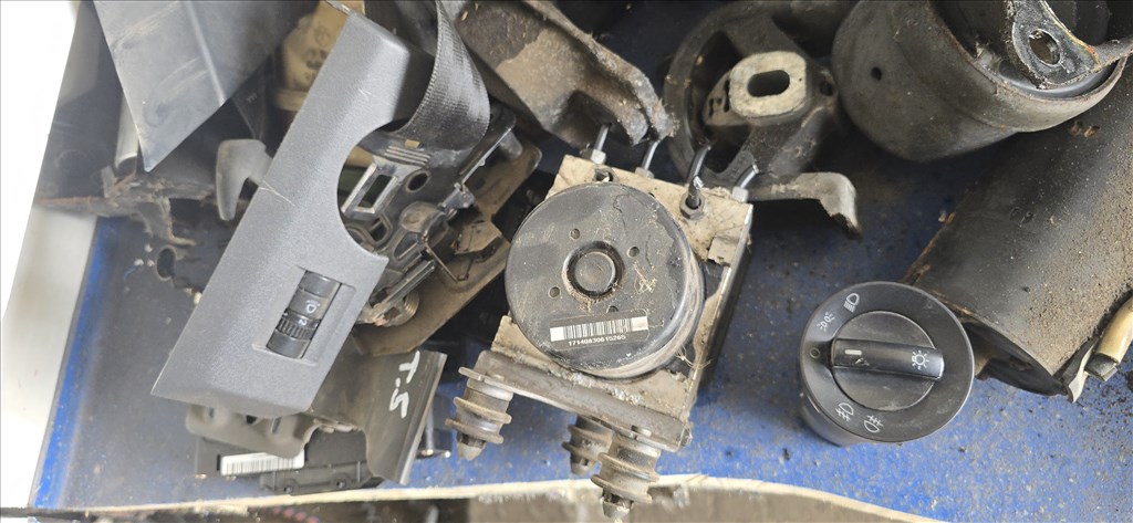 Volkswagen Transporter T5 bontott alkatrészei 2.5tdi automata BNZ 12. kép