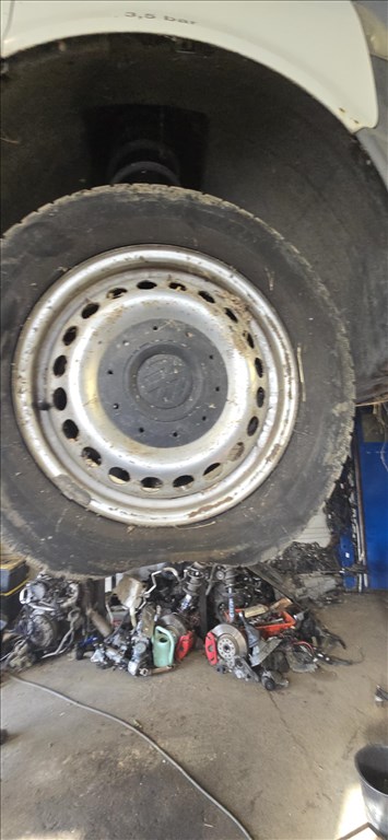 Volkswagen Transporter T5 bontott alkatrészei 2.5tdi automata BNZ 35. kép