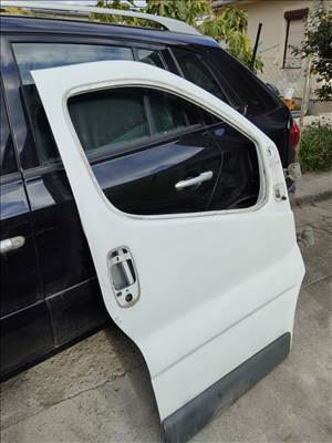 Renault Trafic II Jobb első ajtó 