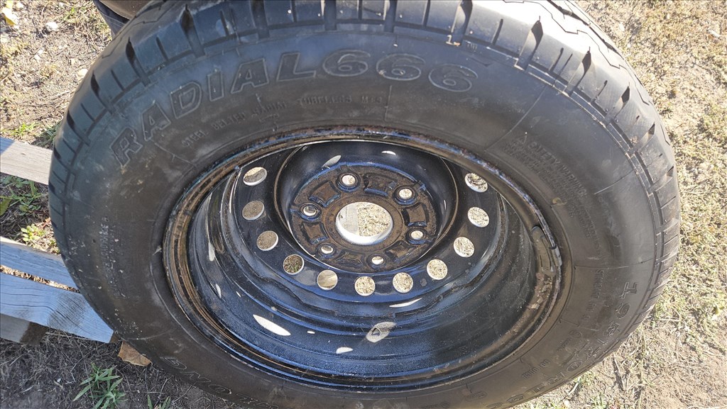  6x114.3 lyukosztású 15" használt lemezfelni, rajta 195/70 használt Linglong nyári gumi gumi  3. kép