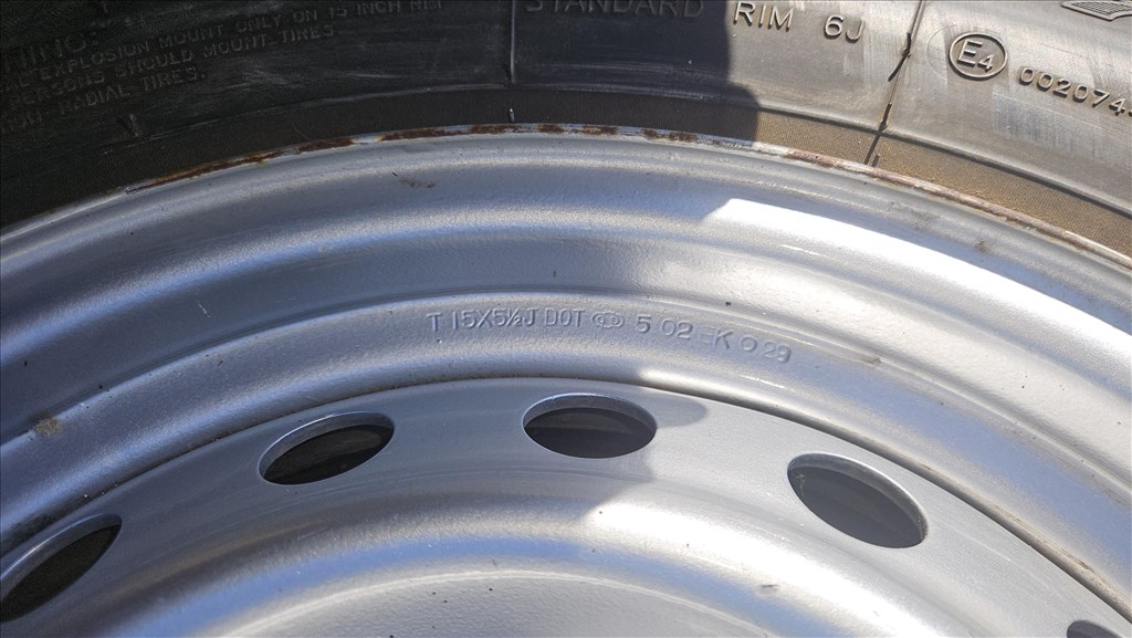  6x114.3 lyukosztású 15" használt lemezfelni, rajta 195/70 használt Linglong nyári gumi gumi  4. kép