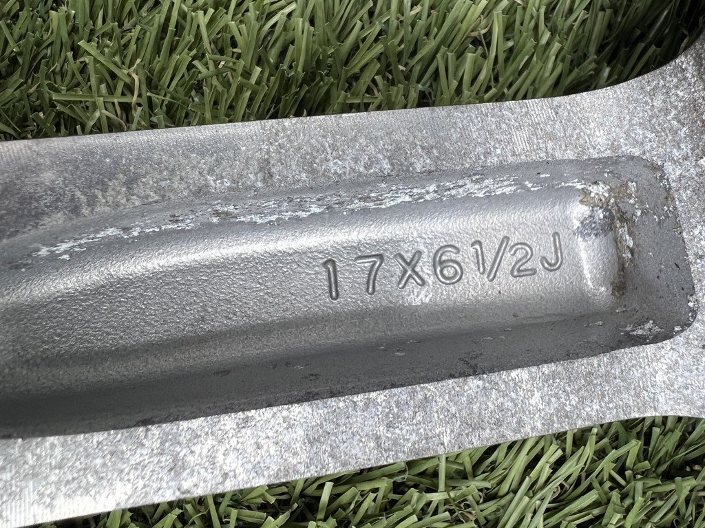 5x114.3 17" Suzuki gyári alufelni 6,5Jx17h2 ET45 8. kép