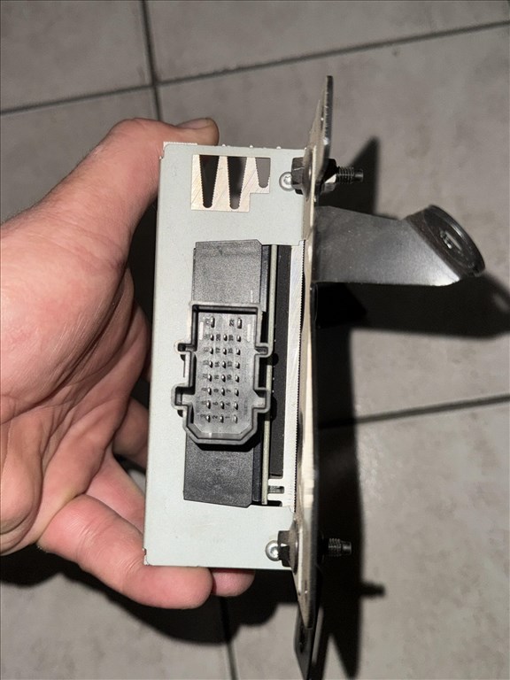 Audi A4 (B6/B7) 2.0 TDI erősítő  2. kép