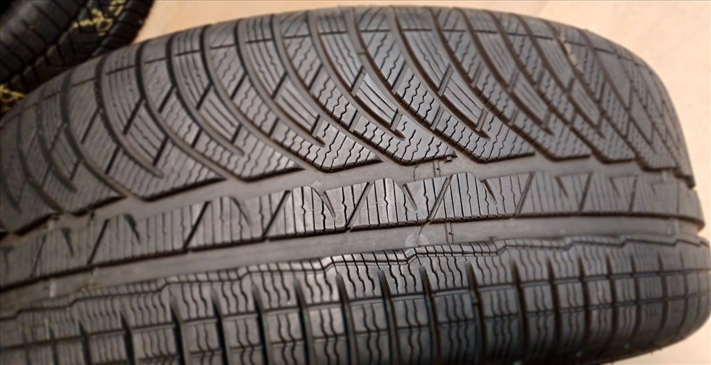 Mercedes W213 5x112 8x18 245/45 R18 téli gumikkal 4db.7mm 9. kép
