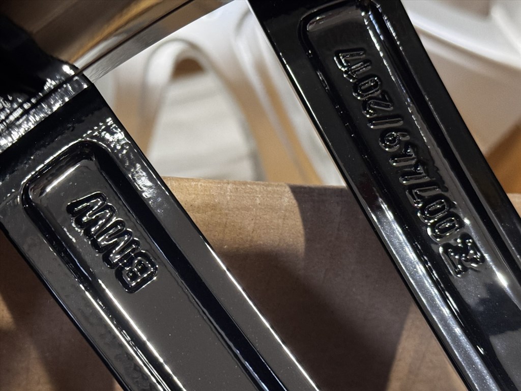 R22 Original Bmw 9.5J ET37 - 8090013 1db alufelni felni 2. kép