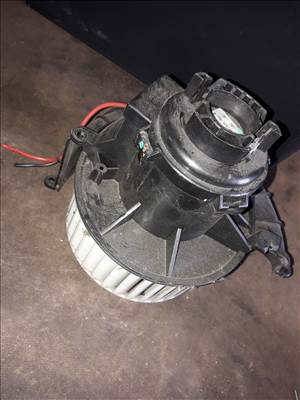 Opel Astra H Fûtőmotor 52 421 335