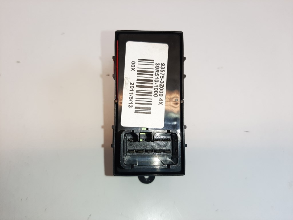 Hyundai I 40 jobb elsõ ablakemelõ kapcsoló 935753Z000 2. kép