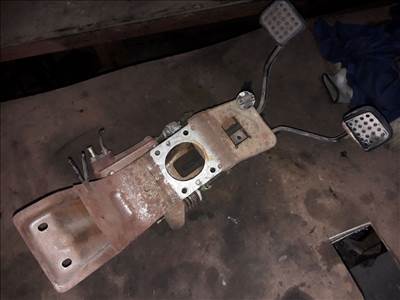 Mitsubishi L300 Pedálsor: Kuplung  Fék