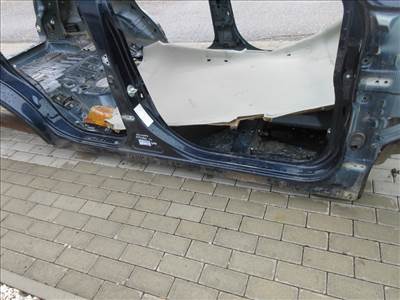 Mitsubishi Outlander jobb küszöb