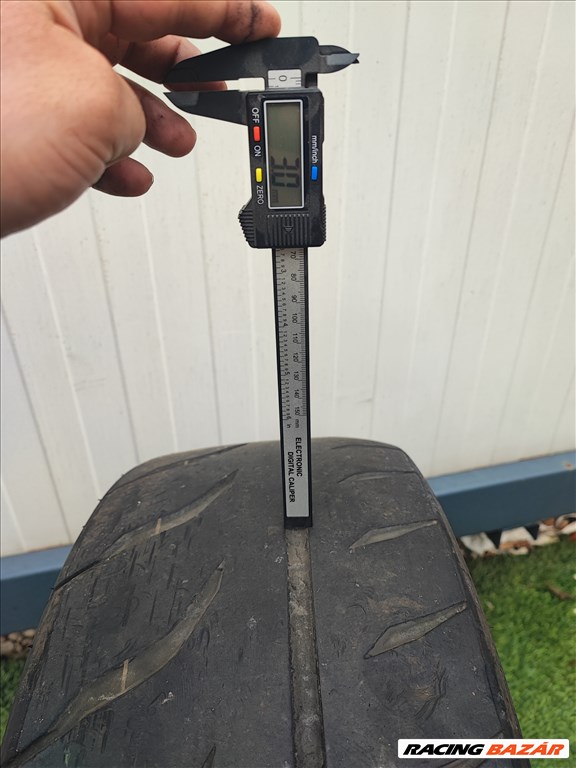  235/40 r18 Toyo R888R 2. kép