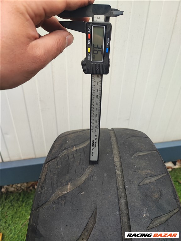  235/40 r18 Toyo R888R 3. kép