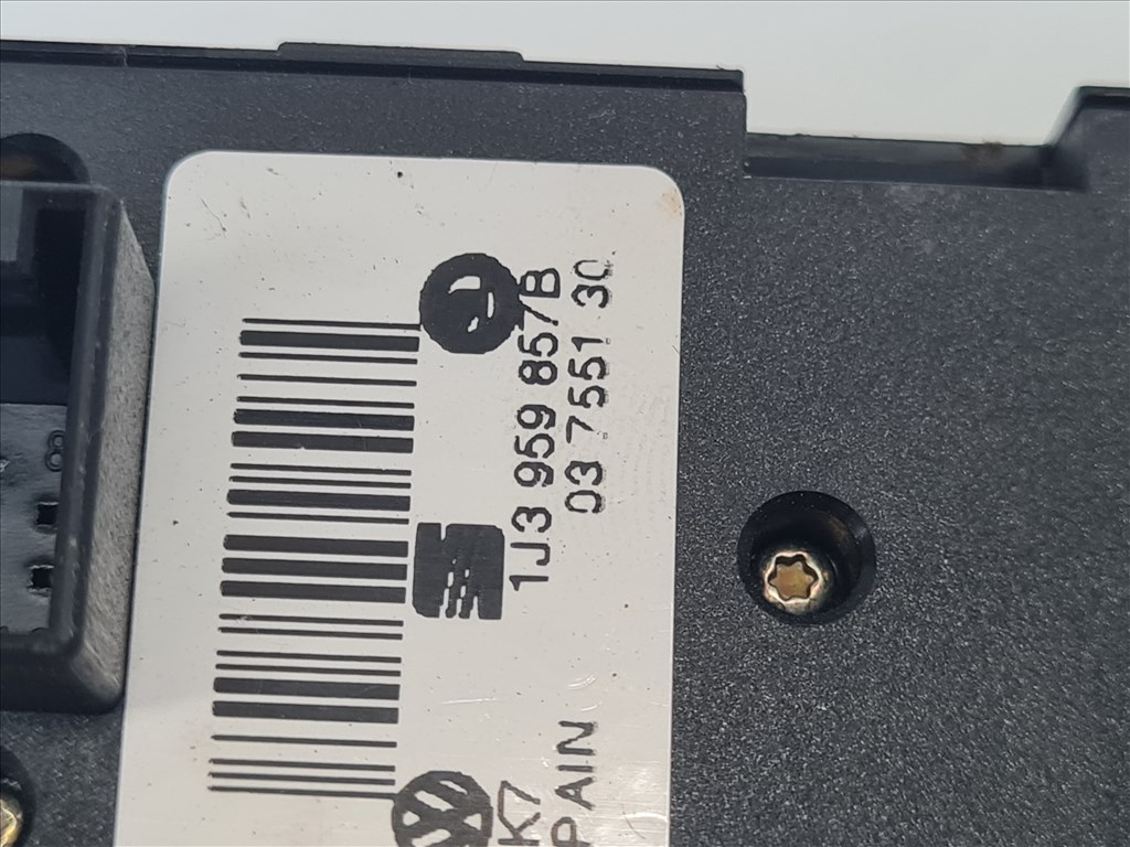 Volkswagen Golf IV bal első ablakemelő kapcsoló (3 ajtóshoz) (24766, 24767) 1j3959857b 8. kép