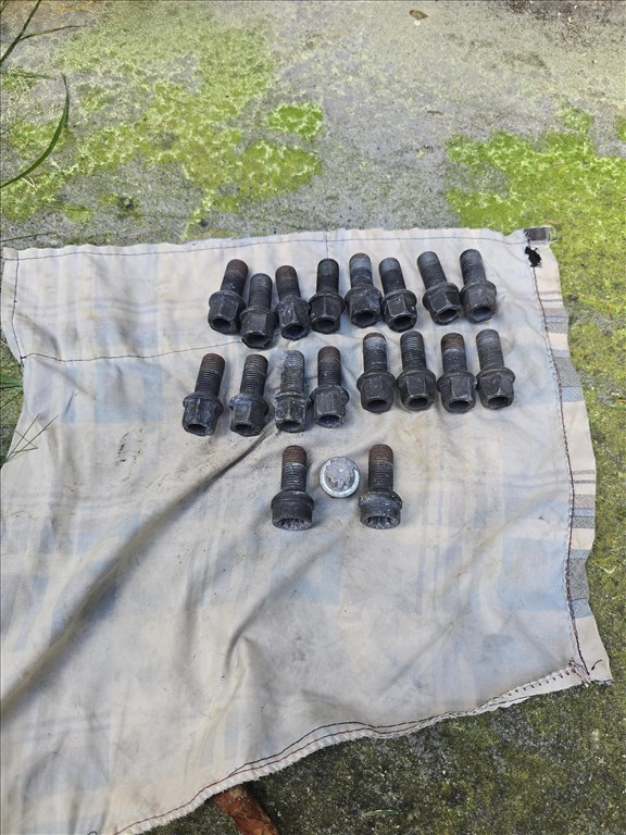  4x100 lyukosztású 14" újszerű RC alufelni, rajta 185/70 újszerű téli gumi!!! 3. kép