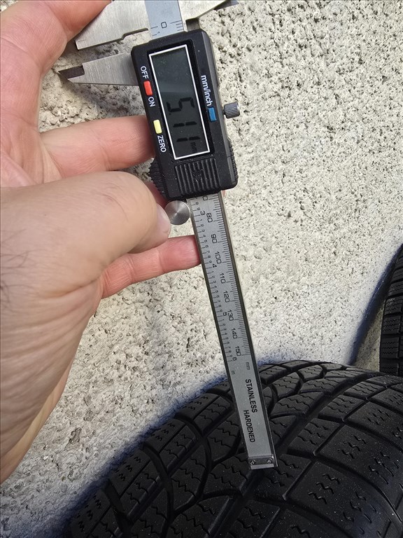  4x100 lyukosztású 14" újszerű RC alufelni, rajta 185/70 újszerű téli gumi!!! 4. kép