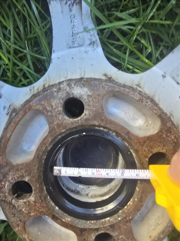  4x100 lyukosztású 14" újszerű RC alufelni, rajta 185/70 újszerű téli gumi!!! 8. kép