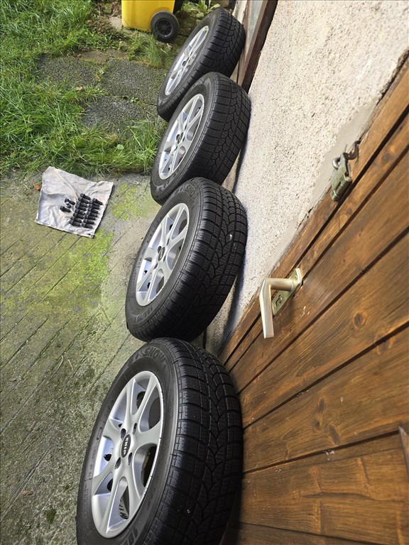  4x100 lyukosztású 14" újszerű RC alufelni, rajta 185/70 újszerű téli gumi!!! 2. kép