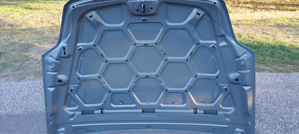 Ford Mondeo Mk4 króm elejű motorháztető szürke színben 6. kép