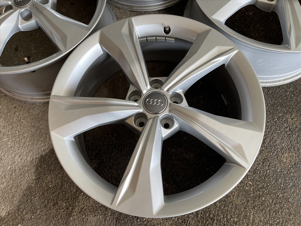  19-es, 5x112-es újszerű gyári Audi alufelni 4. kép
