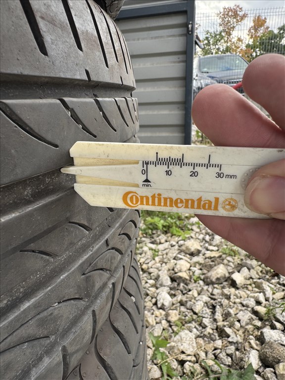  215/5518" használt Pirelli nyári gumi gumi 6. kép
