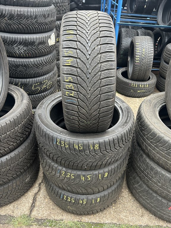 4db 235/45×18″ Nexen téli gumiabroncs. (3751347) 1. kép