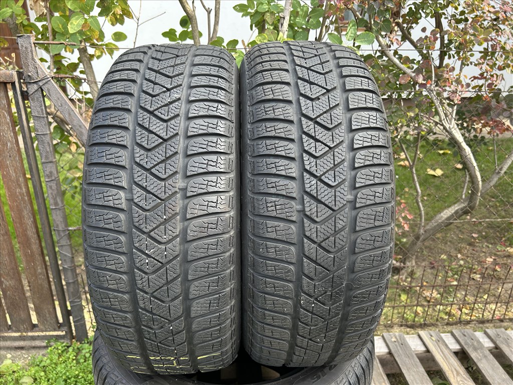  215/6016" használt Pirelli Sottozero 3 téli gumi  2. kép