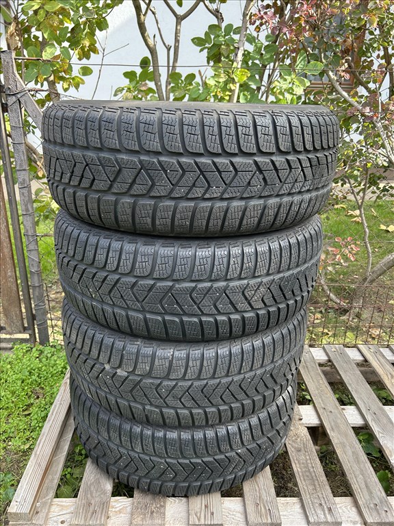  215/6016" használt Pirelli Sottozero 3 téli gumi  4. kép