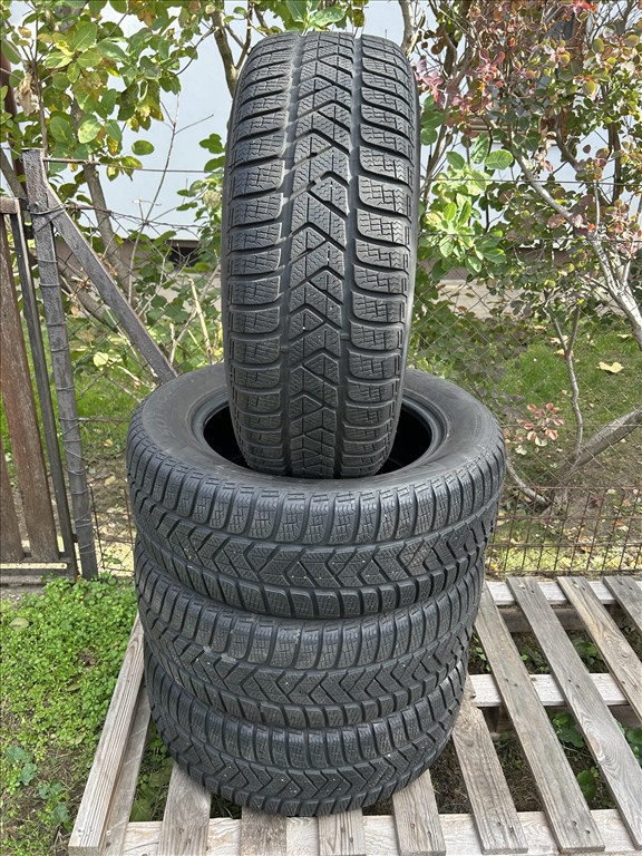  215/6016" használt Pirelli Sottozero 3 téli gumi  5. kép
